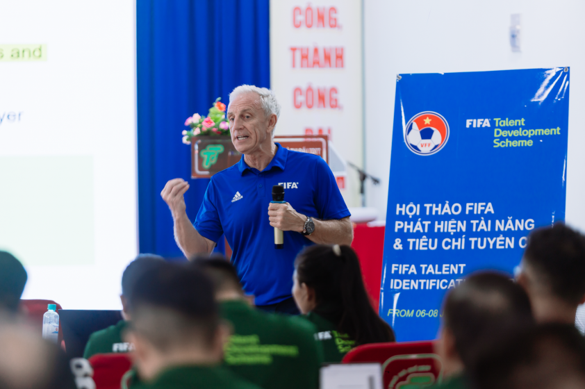 Chuyên gia Eric Abrams gửi lời cảm ơn đến LĐBĐVN