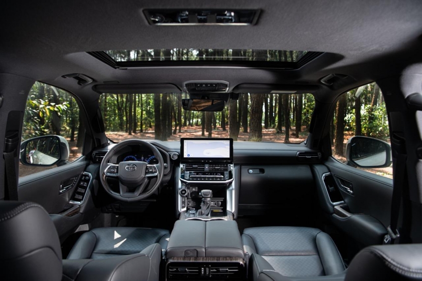 Toyota Land Cruiser 300 HEV (3)